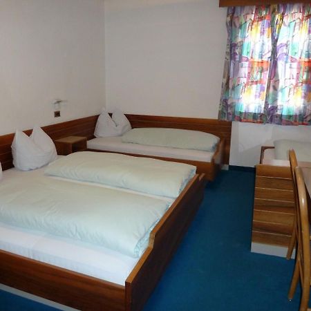Hotel-Restaurant-Pizzeria Goldrainerhof Екстериор снимка
