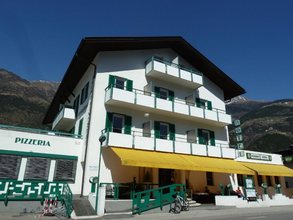 Hotel-Restaurant-Pizzeria Goldrainerhof Екстериор снимка