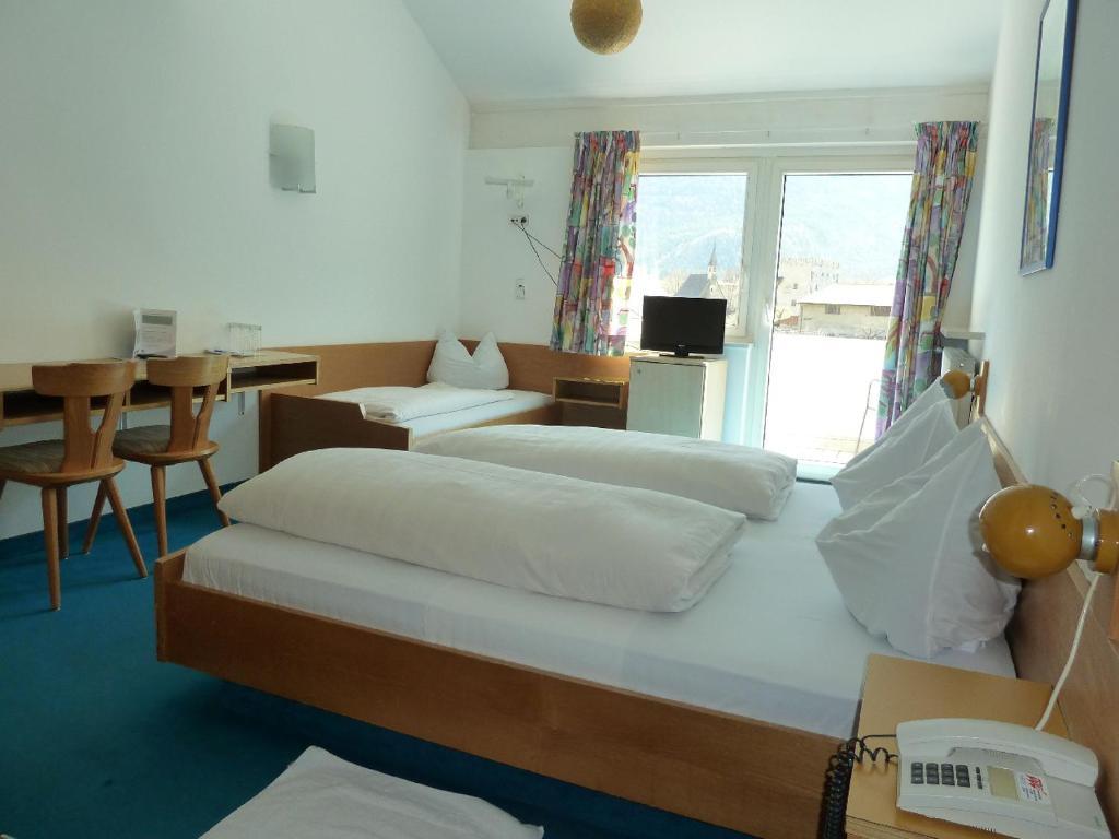 Hotel-Restaurant-Pizzeria Goldrainerhof Екстериор снимка