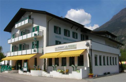 Hotel-Restaurant-Pizzeria Goldrainerhof Екстериор снимка