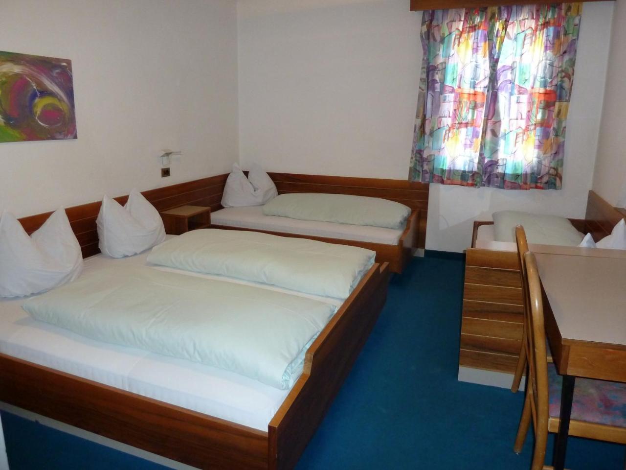 Hotel-Restaurant-Pizzeria Goldrainerhof Екстериор снимка