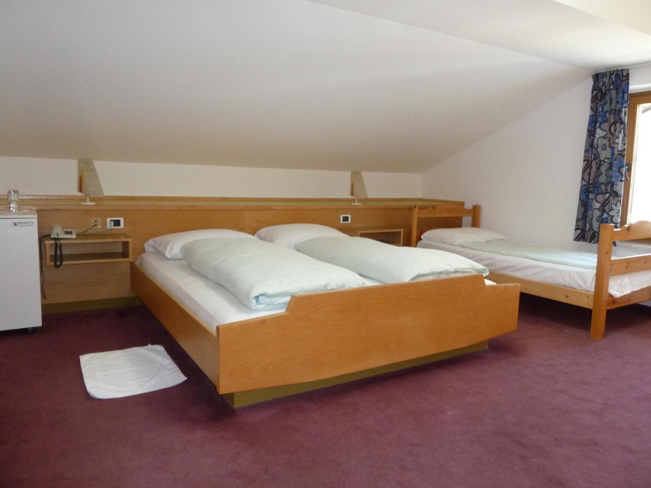 Hotel-Restaurant-Pizzeria Goldrainerhof Екстериор снимка